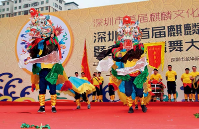 2013年在深圳市首届麒麟文化节上表演麒麟舞