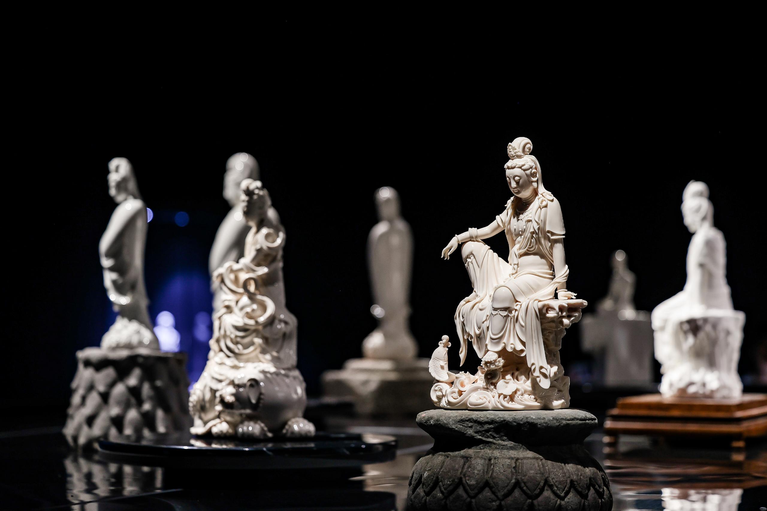 以瓷比德，非同寻“常”！去关山月美术馆看千年德化白瓷形塑东方信仰