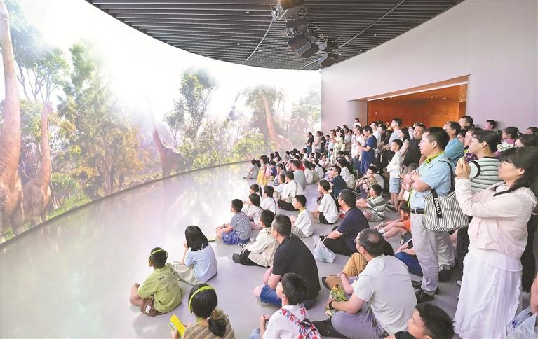 深圳自然博物馆半月迎客超20万